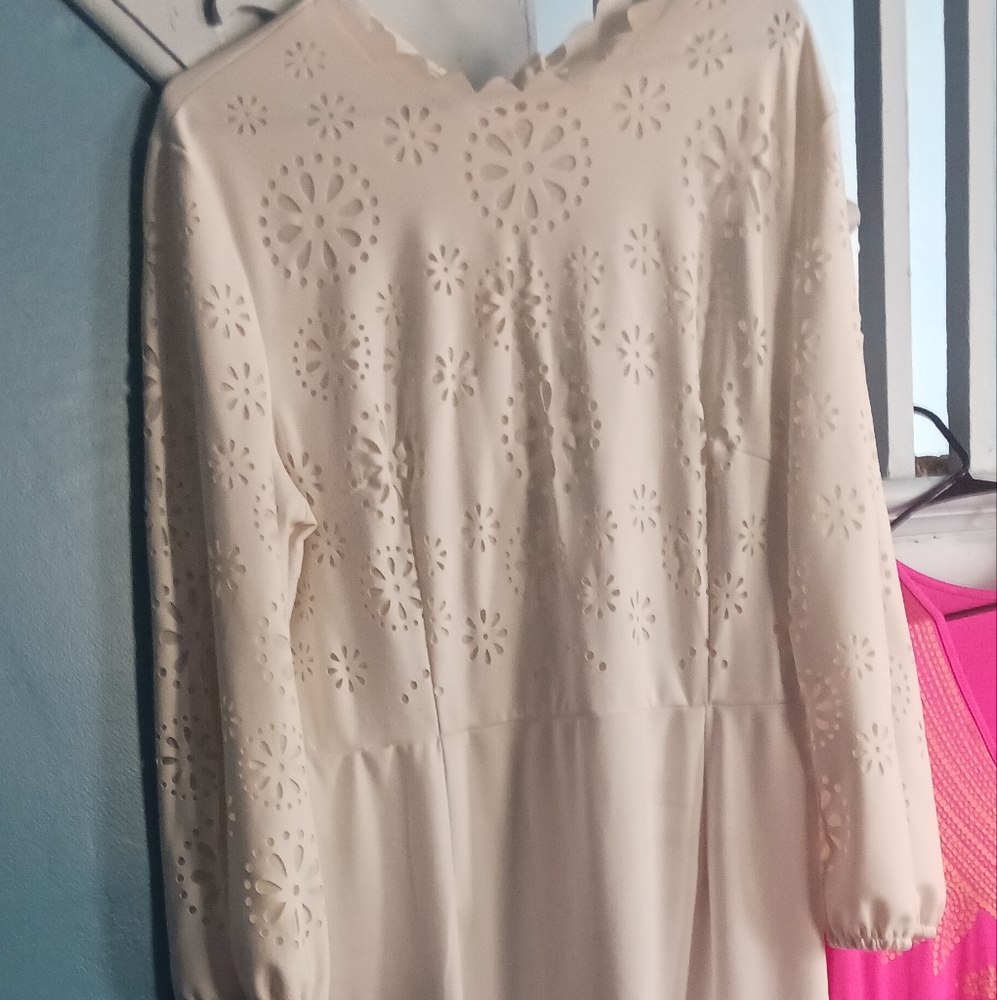 Woman's clothes - Picture 3 of 11